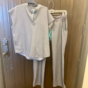 Figs Gray Women Scrub Set: Mandarin top and cargo Pants